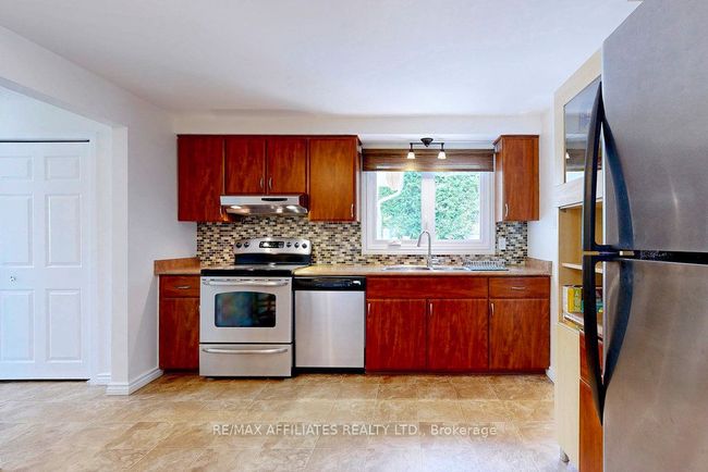 22 Red Maple Cres, House other with 3 bedrooms, 1 bathrooms and 2 parking in Gloucester ON | Image 17