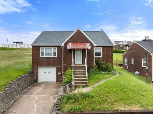 137 Oak St, Weirton, WV, 26062-2332 | Card Image