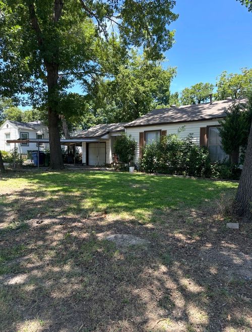 909 Ashwood Dr, Garland, TX, 75041-1702 | Card Image