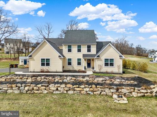 2645 Longridge Dr, Hellertown, PA, 18055 | Card Image