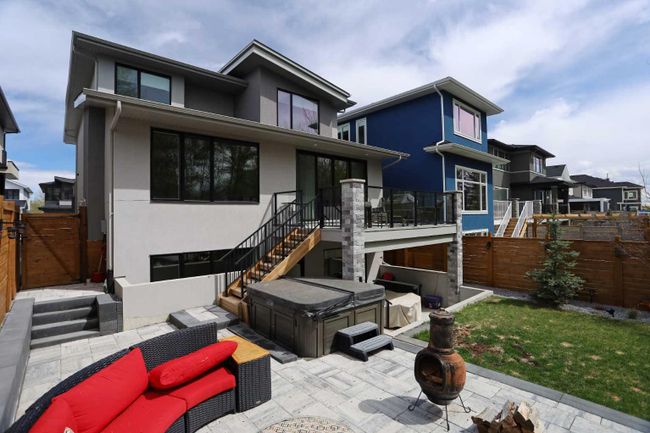 114 Rock Lake Heights Nw, Home with 6 bedrooms, 4 bathrooms and 5 parking in Calgary AB | Image 4