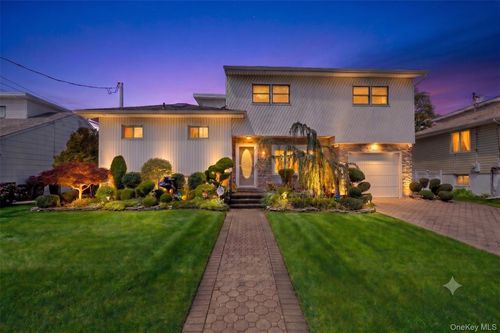 3495 Bayfield Boulevard, Hempstead, NY, 11572 | Card Image