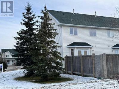 4727 20 St, Townhouse with 4 bedrooms, 2 bathrooms and 2 parking in Lloydminster SK | Image 2