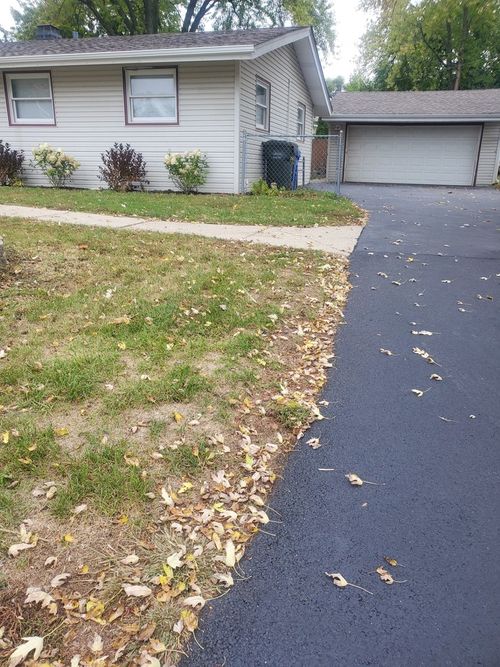 1426 Kings Rd, Carpentersville, IL, 60110-1160 | Card Image