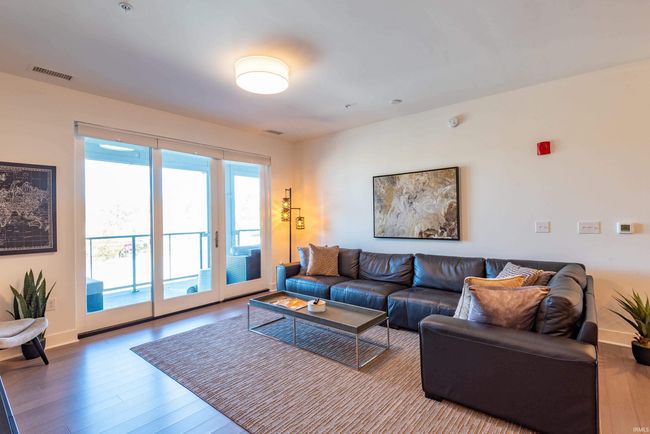 APT-305 - 304 W Kirkwood Ave, Condo with 2 bedrooms, 2 bathrooms and null parking in Bloomington IN | Image 7
