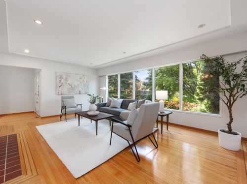 668 Westhyde Pl, North Vancouver, BC, V7N2Y4 | Card Image