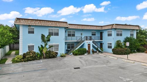 2701 Ne 6th Ave, Wilton Manors, FL, 33334-2558 | Card Image