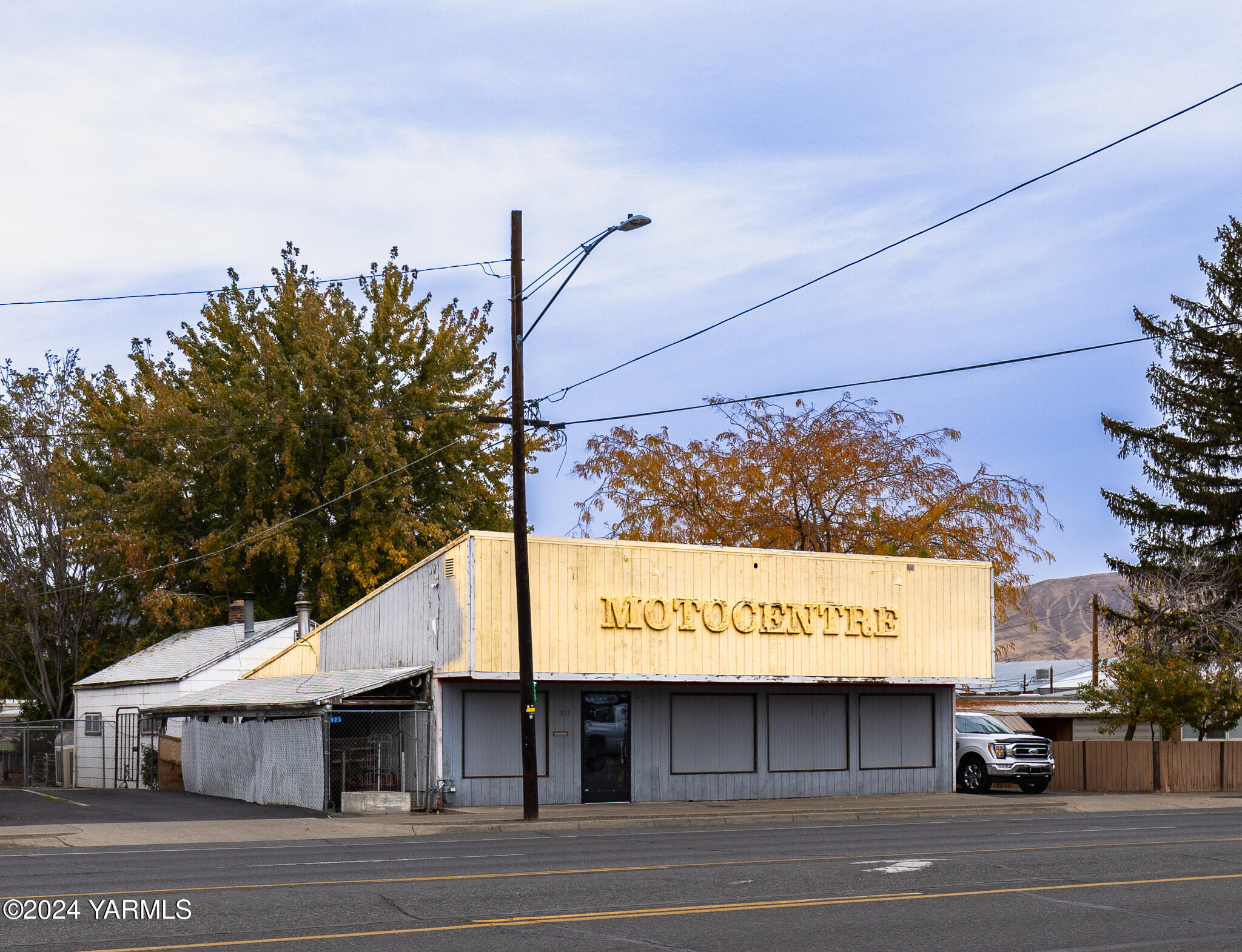 921 Fruitvale Blvd, Yakima, WA 98902-1998