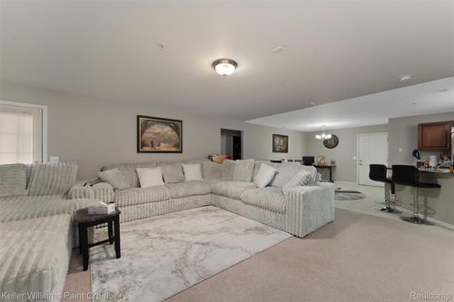 45542 Hidden View Ct, Utica, MI, 48315-5921 | Card Image