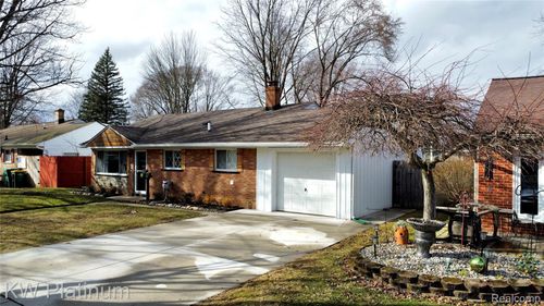 36261 Chaskey St, Richmond, MI, 48062-1617 | Card Image