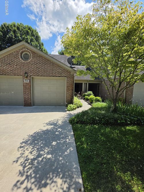 716 Sunrise Cir, Sevierville, TN, 37862-2933 | Card Image