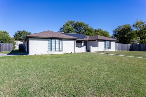 108 Haywood Dr, Benbrook, TX, 76126-4002 | Card Image