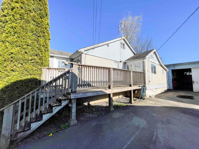12832 114 Avenue, House other with 2 bedrooms, 1 bathrooms and 3 parking in Surrey BC | Image 3