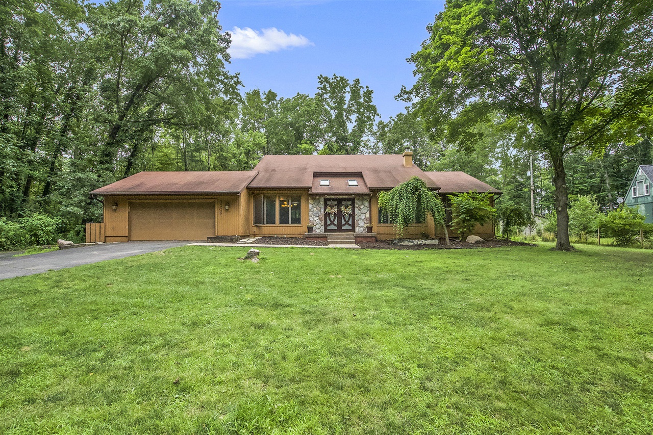 Vrooman Rd, Jackson, MI 49201
