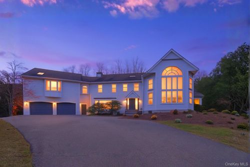 7 Dickson Ln, Mount Kisco, NY, 10549-1124 | Card Image