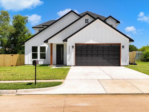 5223 Willie St, Fort Worth, TX, 76105-2935 | Card Image
