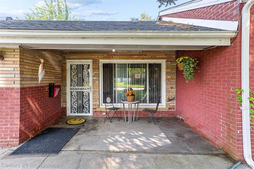 3231 Spruce St, Inkster, MI, 48141-2243 | Card Image