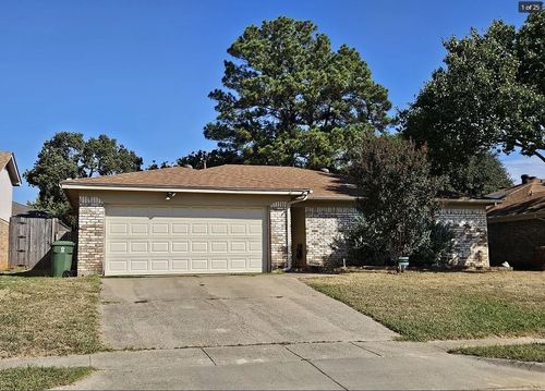 817 Mountain Laurel Ln, Bedford, TX, 76021-2246 | Card Image