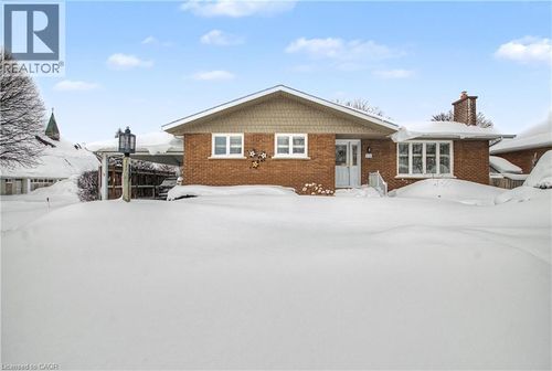 938 Wellington St, Port Elgin, ON, N0H2C3 | Card Image