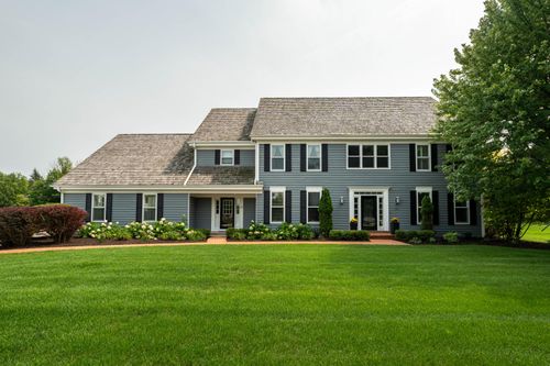 215 E Beechwood Ct, Mequon, WI, 53092-5976 | Card Image