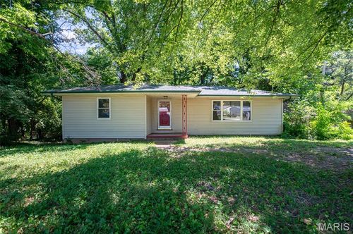 2 Willow Dr, Fairview Heights, IL, 62208-1049 | Card Image
