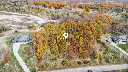 11136 Delphinium Dr, Fenton, MI, 48430-3541 | Card Image