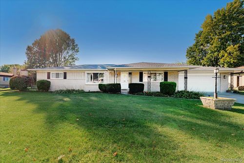 37159 Almont Dr E, Sterling Heights, MI, 48310-4018 | Card Image