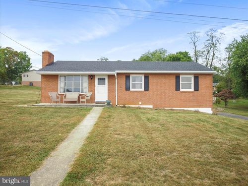 15621 Oak Rd, Waynesboro, PA, 17268-9547 | Card Image