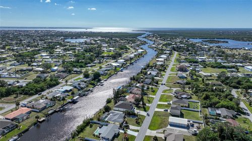 521 W Tarpon Blvd Nw, PORT CHARLOTTE, FL, 33952-6447 | Card Image