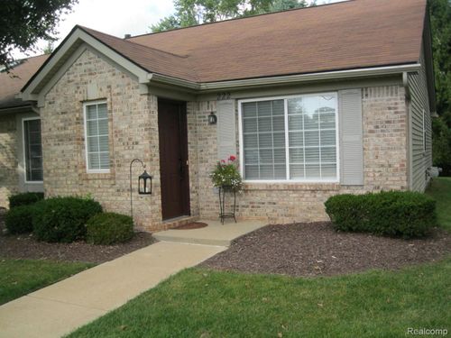 222 Countryside Ln, Highland, MI, 48357-3866 | Card Image