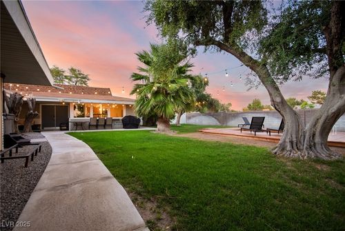 5710 Madre Mesa Dr, Las Vegas, NV, 89108-3615 | Card Image