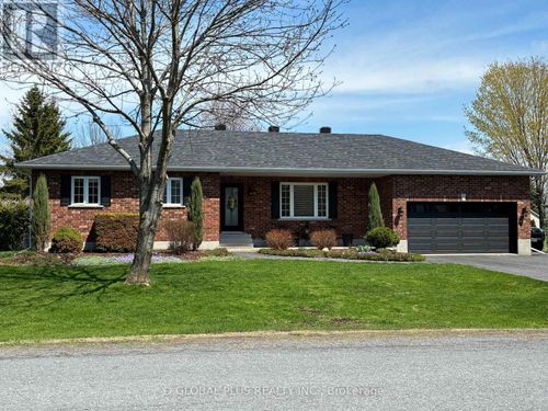 8 David St, Ingleside, ON, K0C1M0 | Card Image