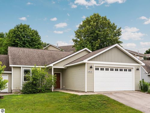 4632 Black Bear Dr, Traverse City, MI, 49685-7344 | Card Image