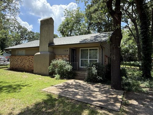 109 Churchill Ln, Pottsboro, TX, 75076-3149 | Card Image