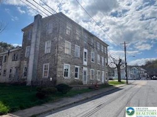 102 Penn St, Lenhartsville, PA, 19534-9459 | Card Image