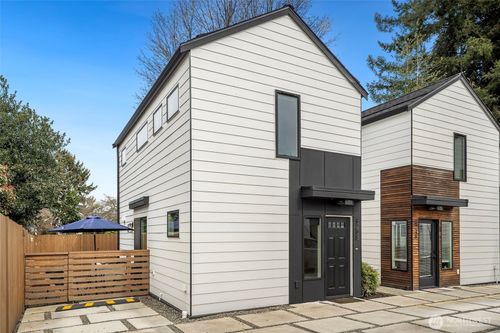 820 B S Rose St, Seattle, WA, 98108-4124 | Card Image