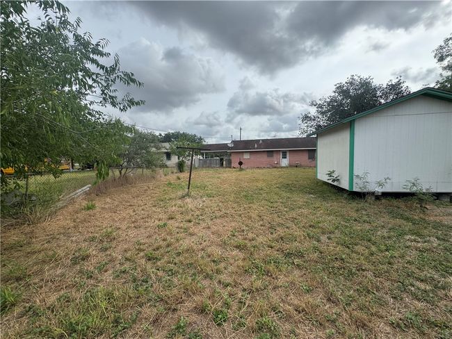 303 E Soyars Ave, House other with 3 bedrooms, 2 bathrooms and 4 parking in Orange Grove TX | Image 22