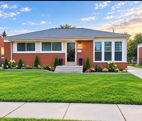 28525 Beste St, Saint Clair Shores, MI, 48081-1004 | Card Image