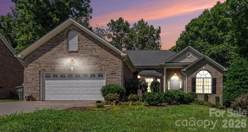 33-3563 Wandering Ln Ne, Hickory, NC, 28601-7054 | Card Image