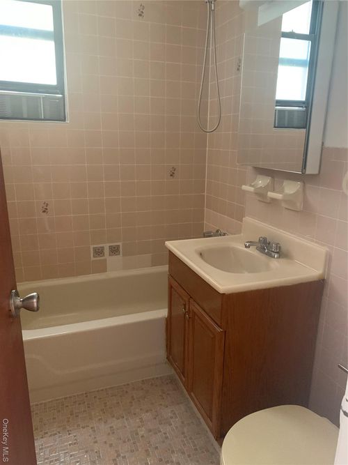 apt-4a-3975 56th St, Woodside, NY, 11377-3376 | Card Image