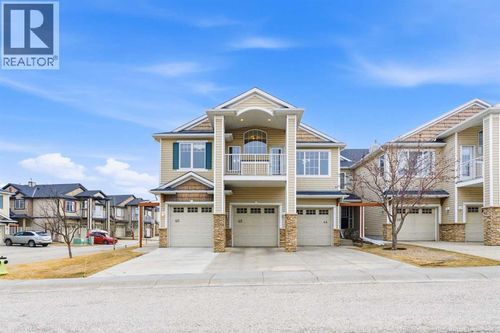 40 Royal Birch Mount Nw, Calgary, AB, T3G5W9 | Card Image