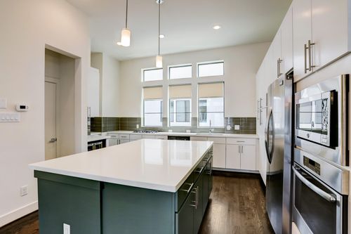 2106 Colorado St, Houston, TX, 77007-2917 | Card Image