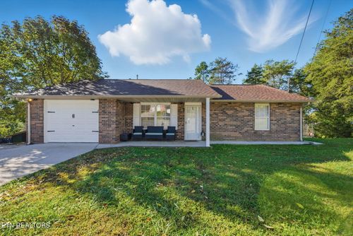 7548 Lyle Bend Ln, Knoxville, TN, 37918-6338 | Card Image