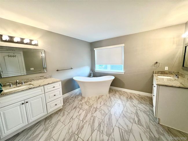 Master bath | Image 34