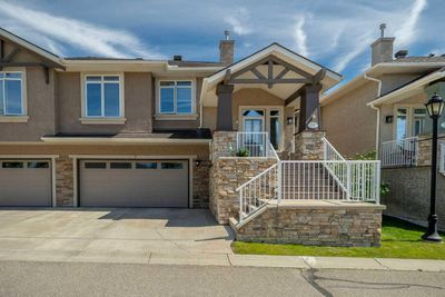 22 Discovery Woods Villas Sw, Home with 3 bedrooms, 2 bathrooms and 4 parking in Calgary AB | Image 3