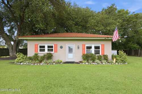 682 Tom Mann Rd, Newport, NC, 28570-6934 | Card Image