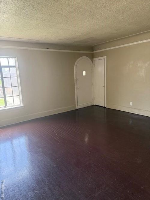 17515 Northlawn St, Detroit, MI, 48221-2511 | Card Image
