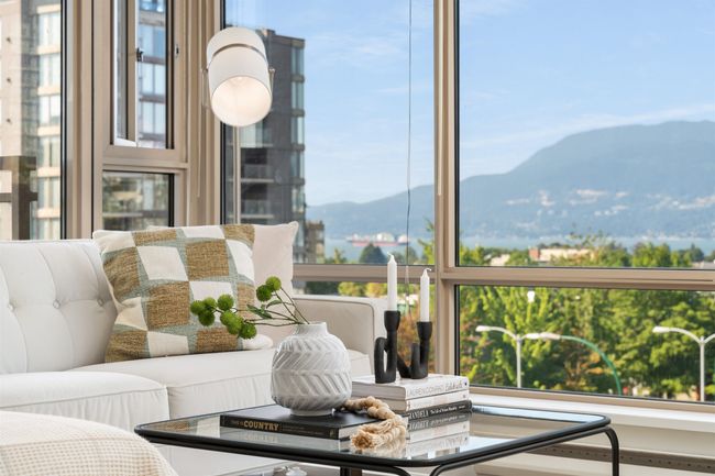 402 - 1590 W 8 Th Avenue, Condo with 3 bedrooms, 2 bathrooms and 2 parking in Vancouver BC | Image 4