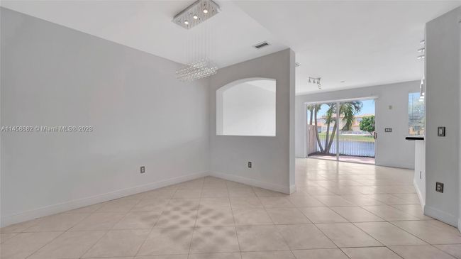 10931 Nw 79th St, Townhouse with 4 bedrooms, 2 bathrooms and null parking in Doral FL | Image 11
