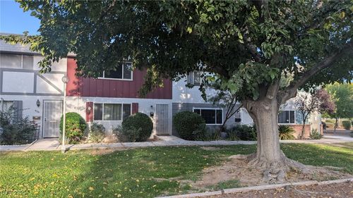 426 Greenbriar Townhouse Way, Las Vegas, NV, 89121-2450 | Card Image
